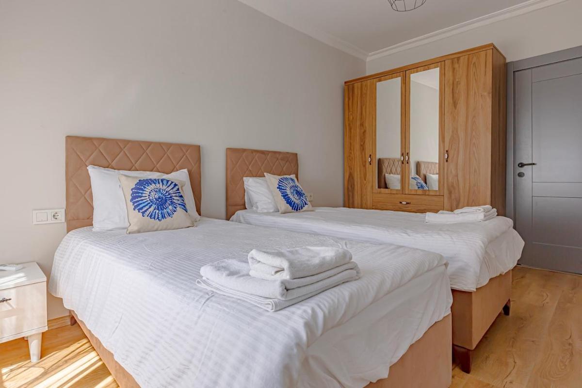 Villa Near By The Land Of Legends , Private Pool , Moon *